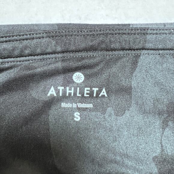 Athleta Black Shadow Camo Relay Leggings SIZE Small Capri Yoga Pants - Picture 5 of 11